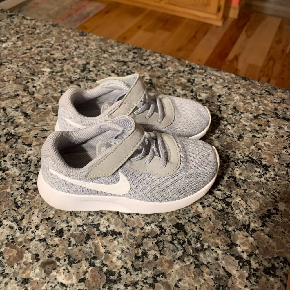 Nike Toddler Tanjun sneakers